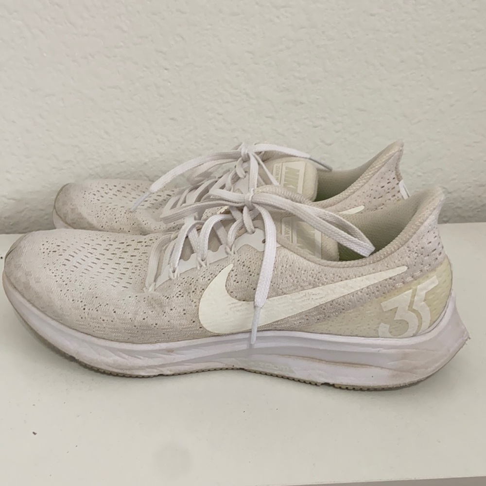 White Nike Athletic Shoes Sz 9.5